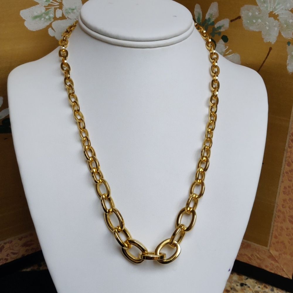 Crown PD goldtone graduated chain (#111)